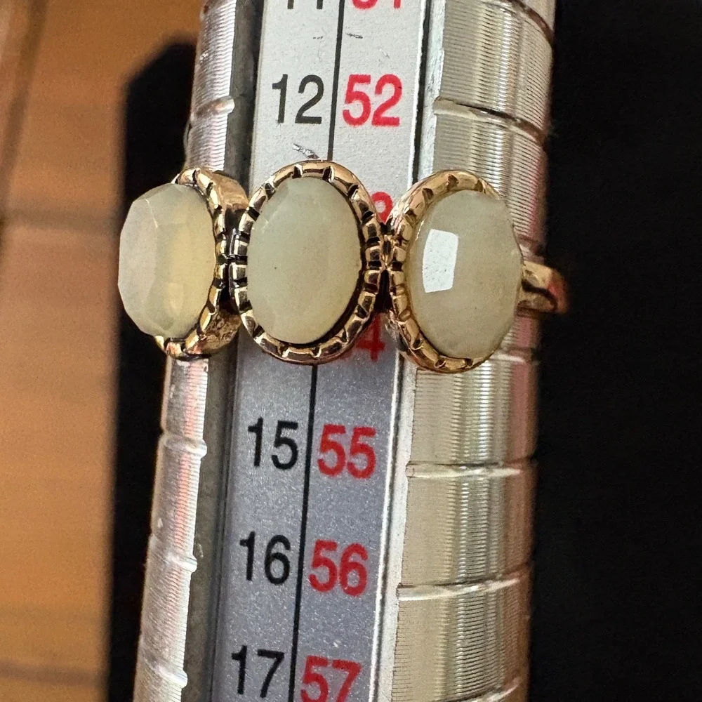 Gold Tone Three Stone Oval Faux Moonstone Ring Scalloped‎ Bezel Size 6.5